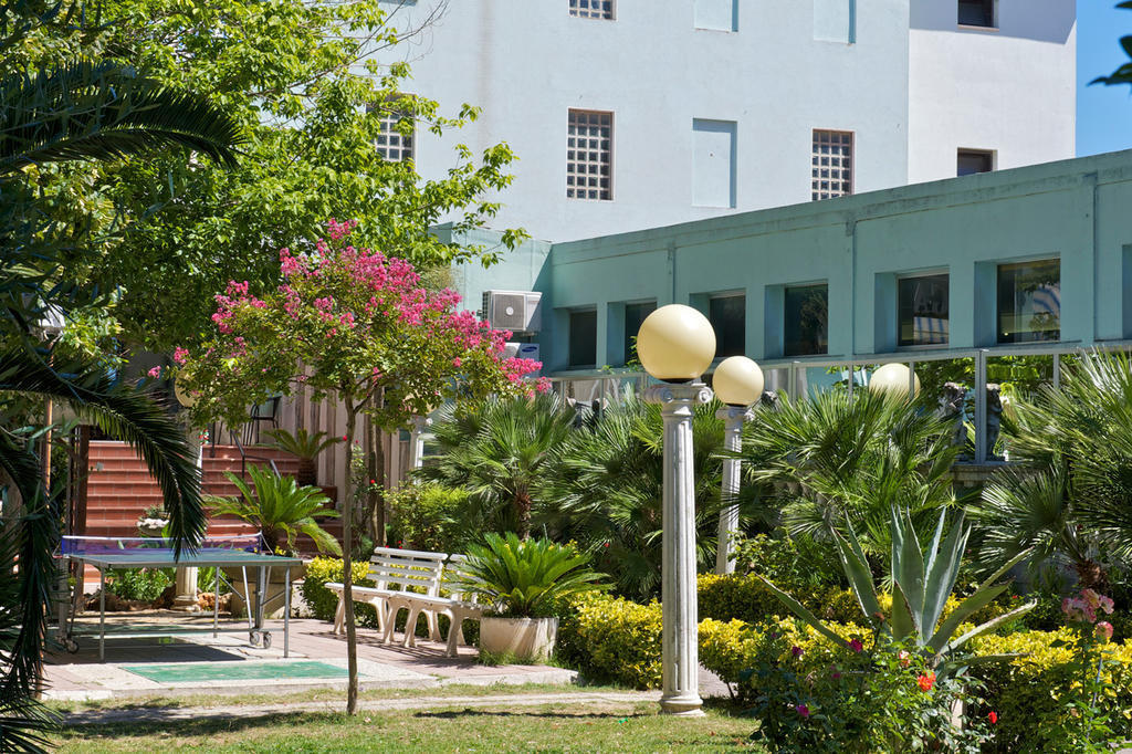 Hotel Garden كاتوليكا المظهر الخارجي الصورة
